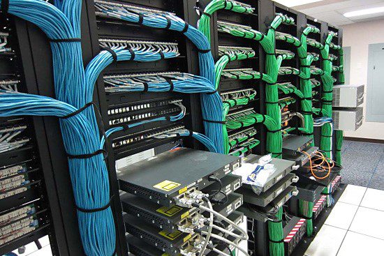 استاندارد سازی برق اتاق سرور